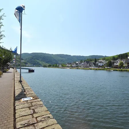 Attractive Apartment In Zell Near River Extérieur photo
